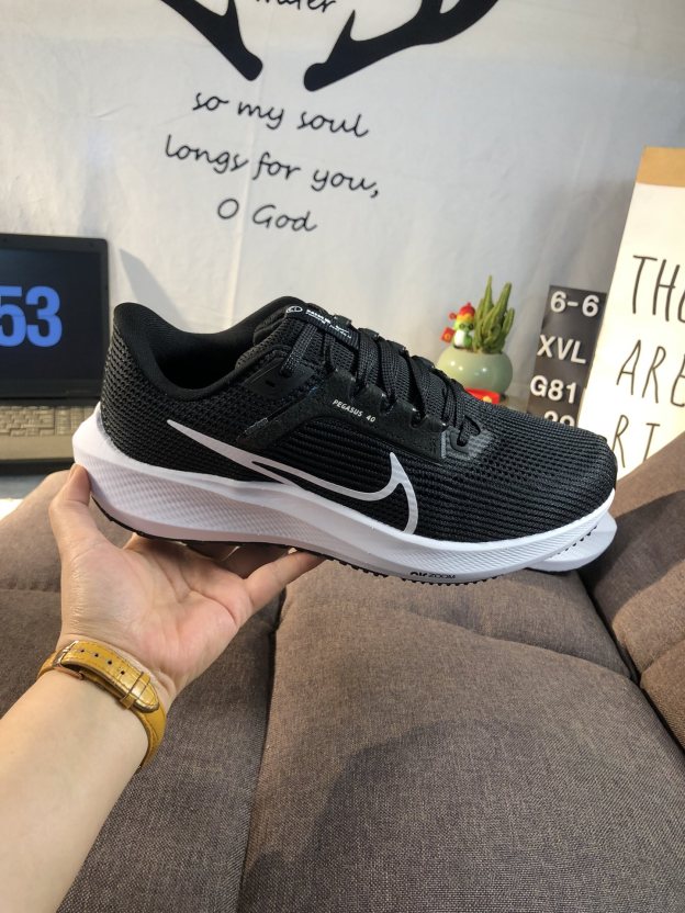 ナイキ「Nike」ク ロー カジュアルスニーカー