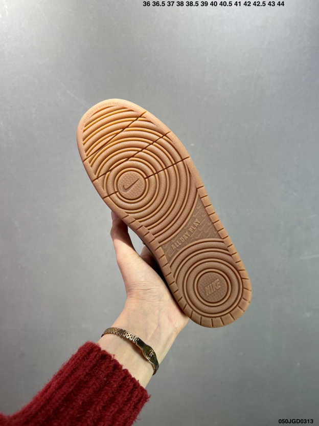 ナイキ「Nike」ク ロー カジュアルスニーカー