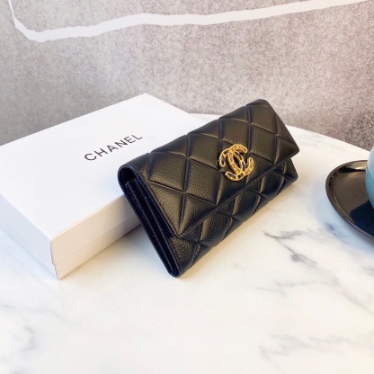 シャネル「Chanel」 ラムスキン フラップ ウォレット 財布