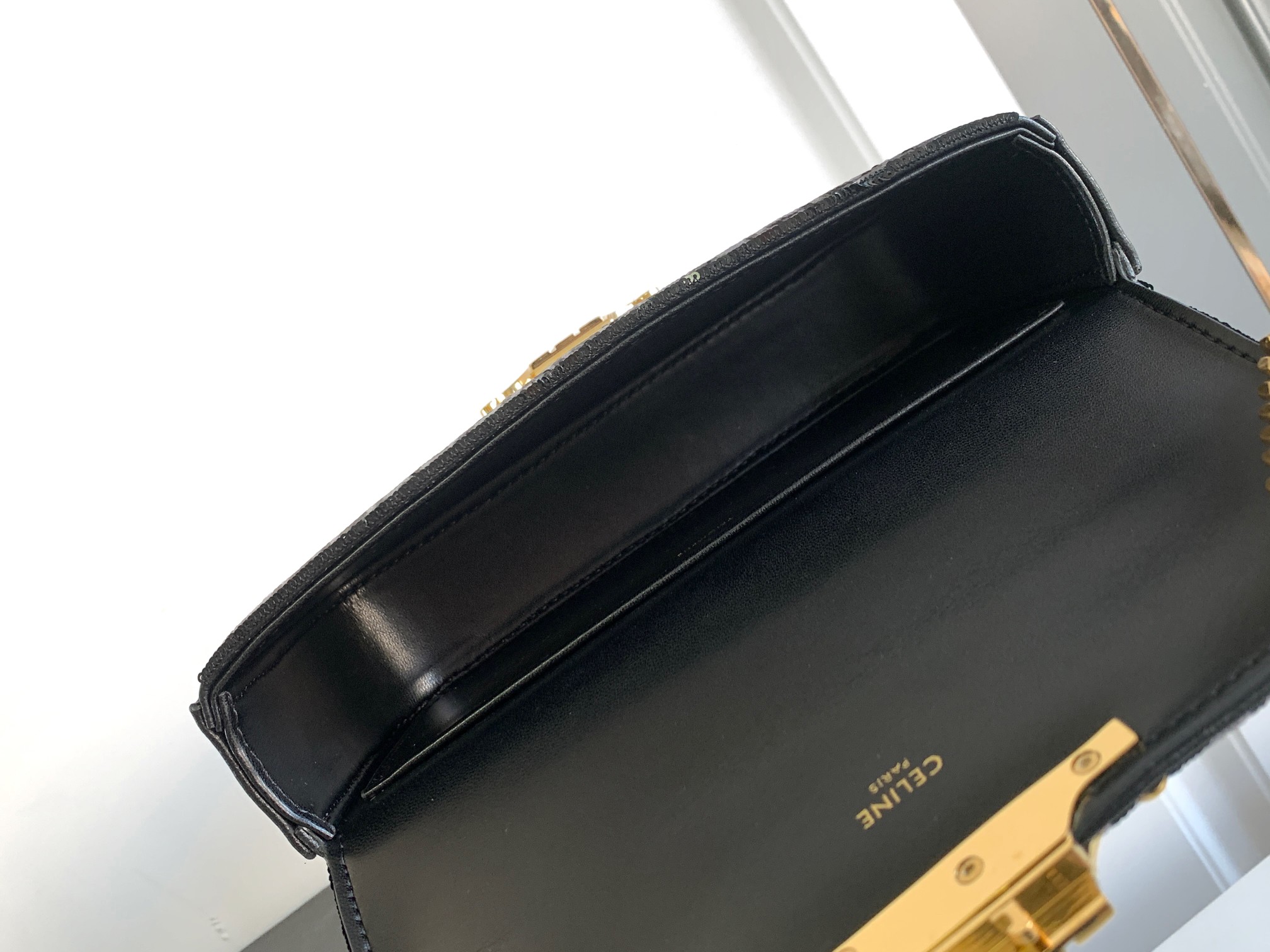 セリーヌ(Celine)チェーン ショルダーバッグ クロード/ 全面CELINEシークイン