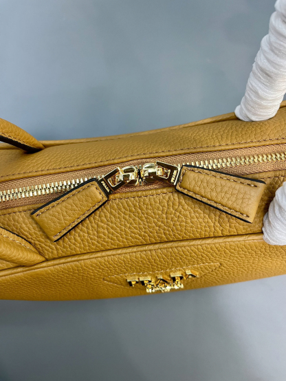 プラダ「Prada」 リジドレザー ハンドバッグ モデル