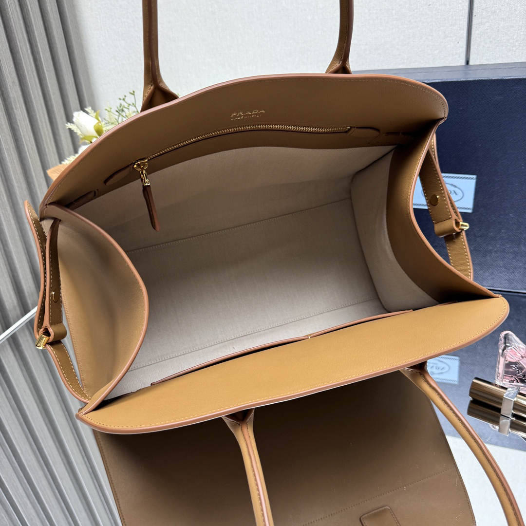 プラダ「Prada」 グランデ トートバッグ トートバッグ