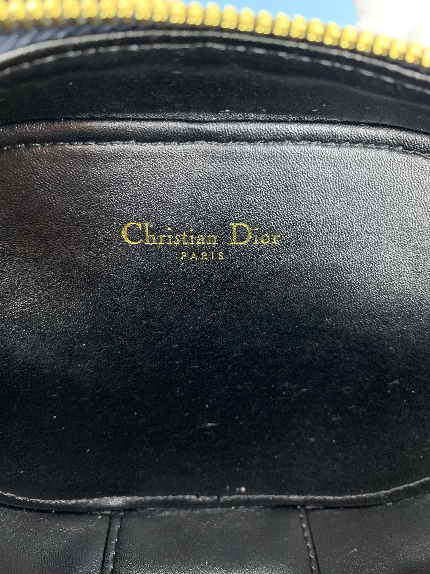 ディオール「Dior」CD Signature エリプスカメラバッグ 2023年秋冬コレクション
