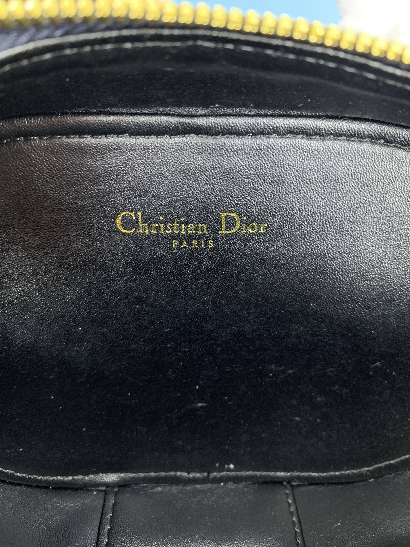 ディオール「Dior」CD Signature エリプスカメラバッグ 2023年秋冬コレクション