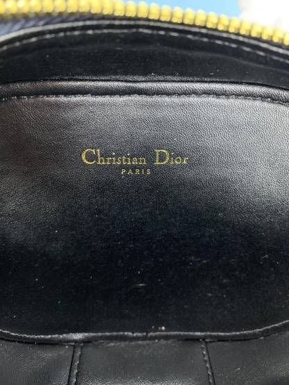 ディオール「Dior」CD Signature エリプスカメラバッグ 2023年秋冬コレクション