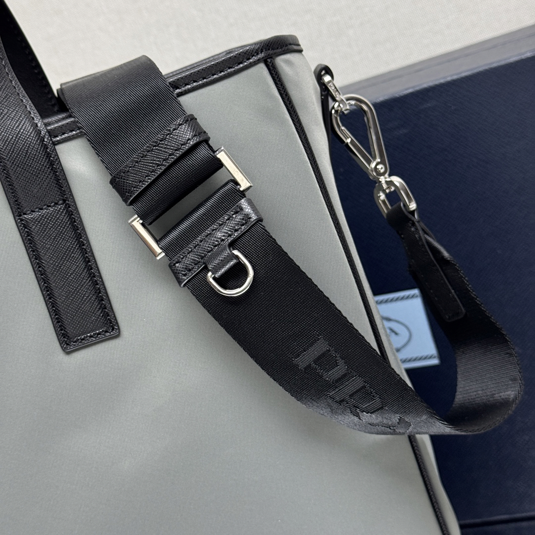 プラダ「Prada」メンズ ミニマリスト トートバッグ トートバッグ