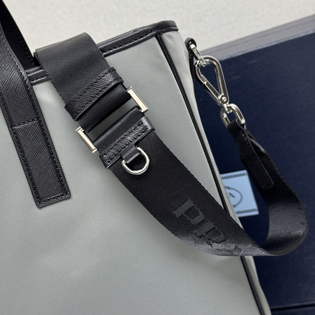 プラダ「Prada」メンズ ミニマリスト トートバッグ トートバッグ