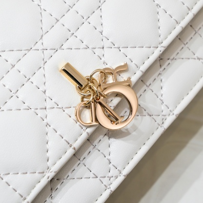 ディオール「Dior」LADY DIOR パールクラッチバッグ 2023年秋冬 シープスキン