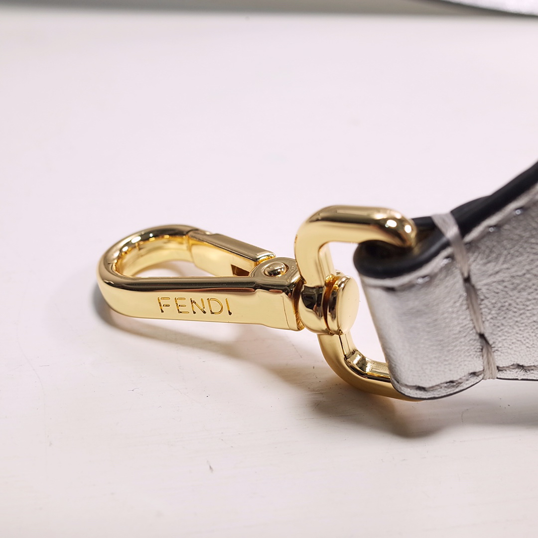 フェンディ「Fendi」Sunshine センタートートバッグ（シルバーラミネートレザー）