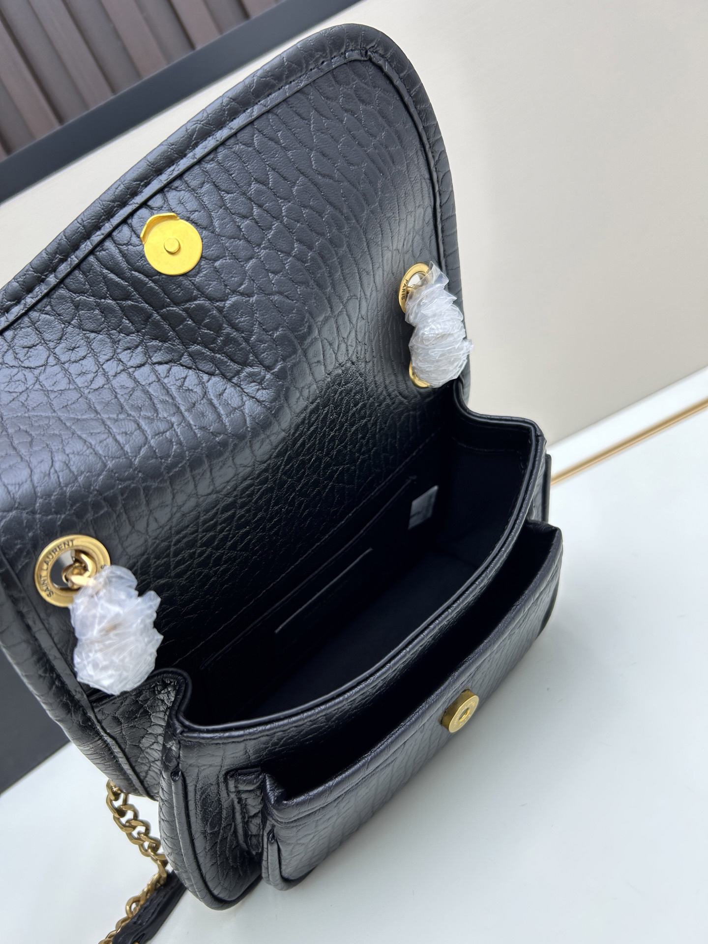 サンローラン「Saint Laurent」 NIKI 粒面レザー ショルダーバッグ