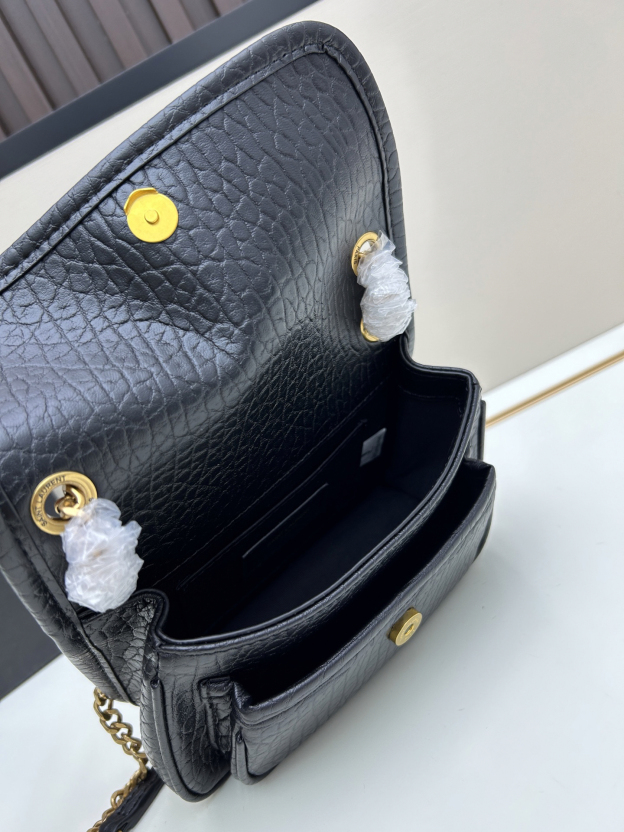 サンローラン「Saint Laurent」 NIKI 粒面レザー ショルダーバッグ