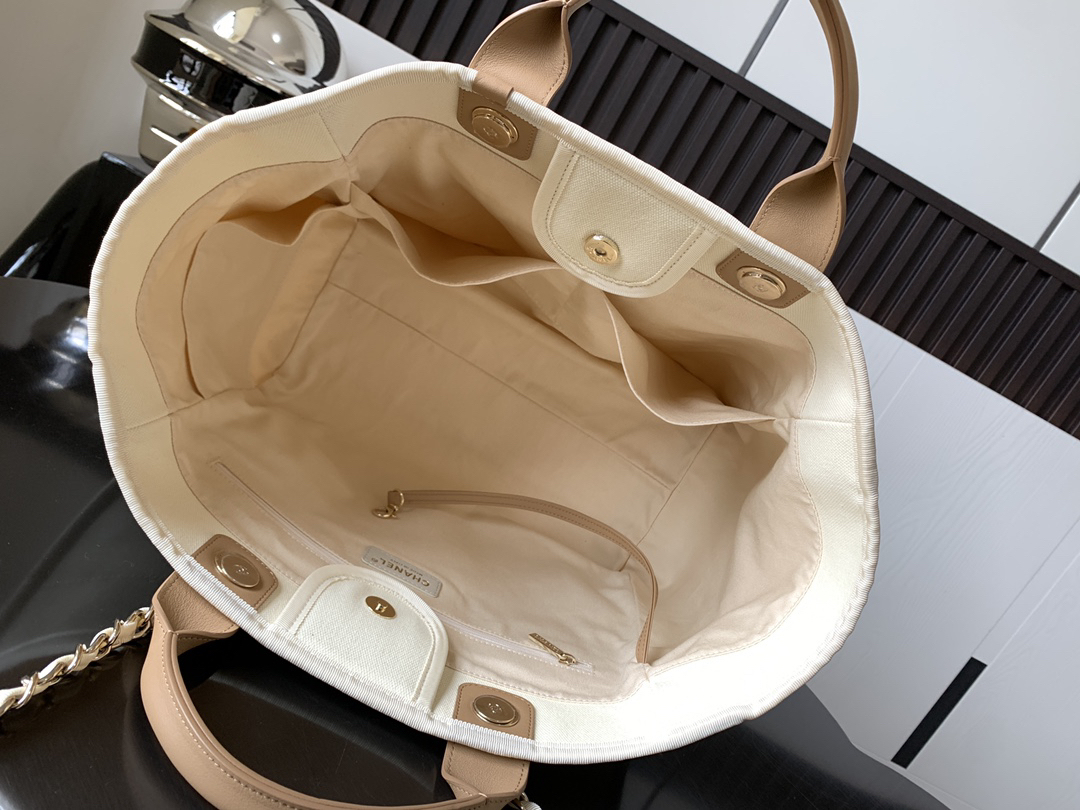 シャネル「Chanel」春夏新作 パールロゴ キャンバス ビーチトートバッグ