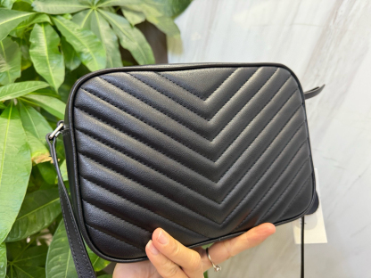 サンローラン「Saint Laurent」 LOU キルティング レザー カメラバッグ