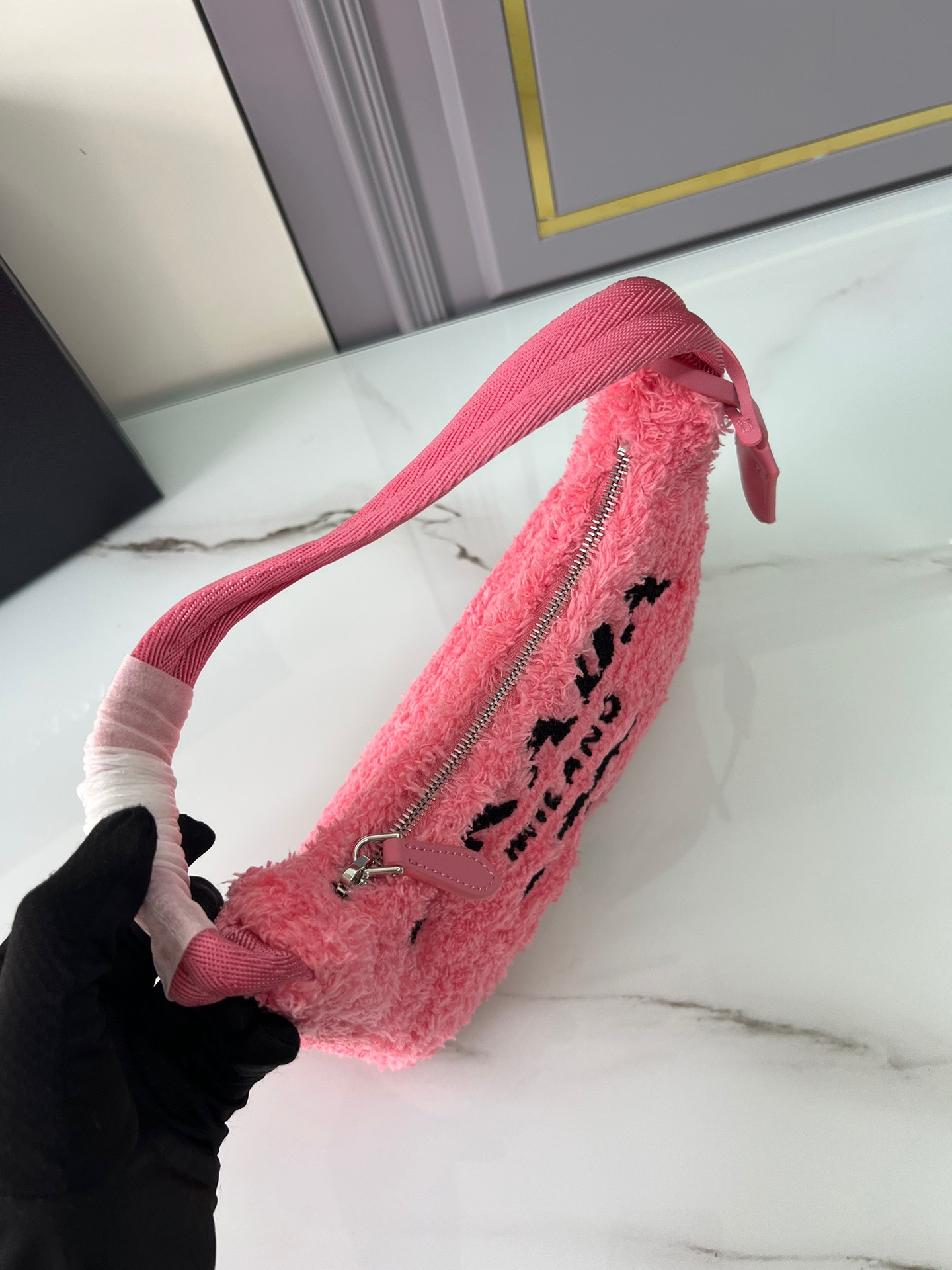 プラダ「Prada」Re-Edition 2000 タオル地 ホボ バッグ  ミニバッグ