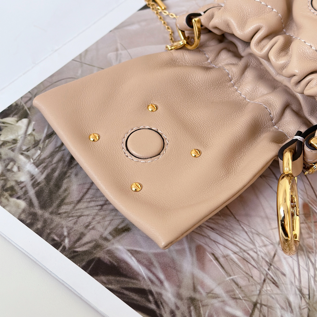 フェンディ「Fendi」Nano Mamma Baguette レザー ハンドバッグ