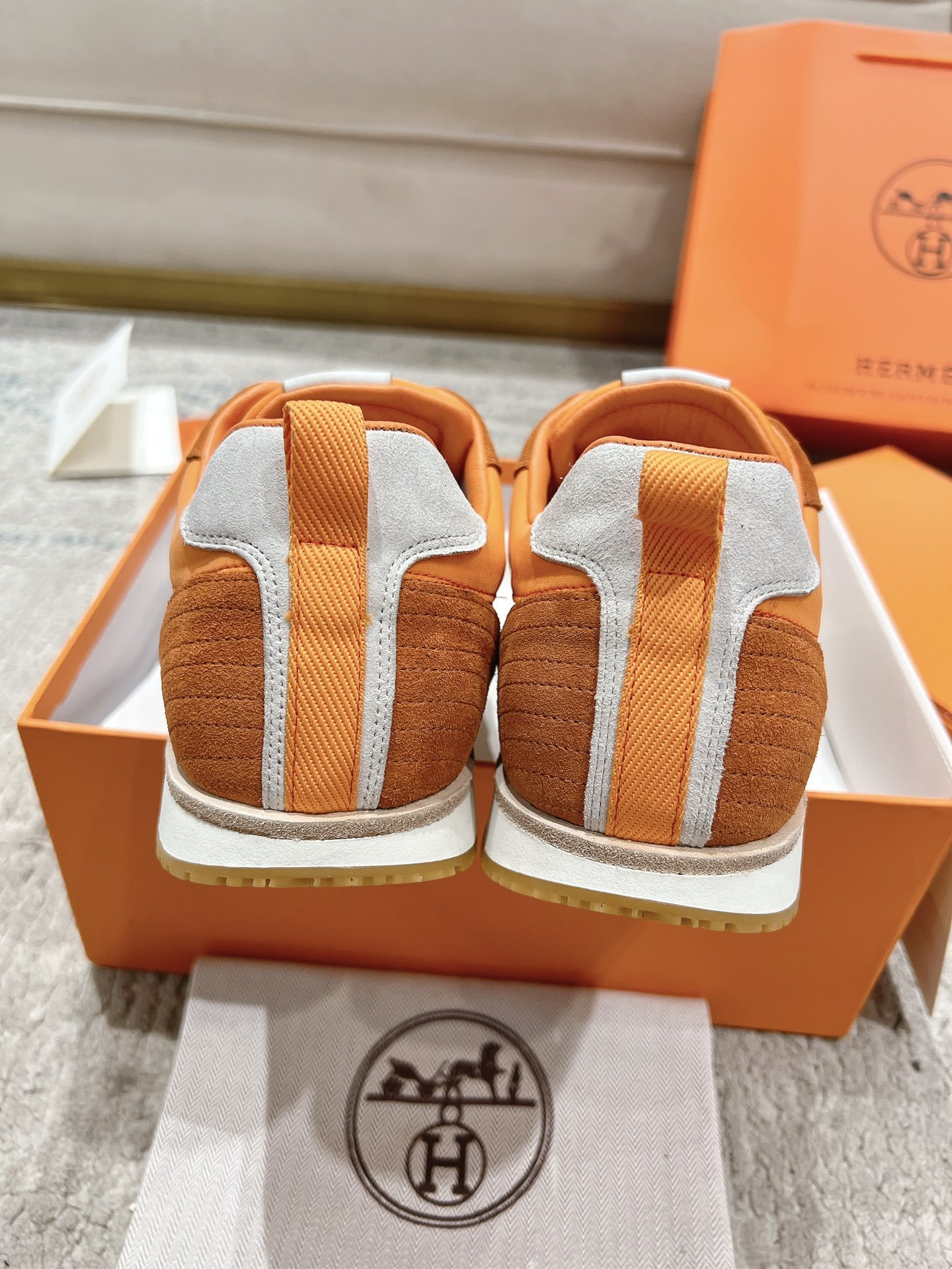 エルメス［Hermès］カップル トレーニングシューズ