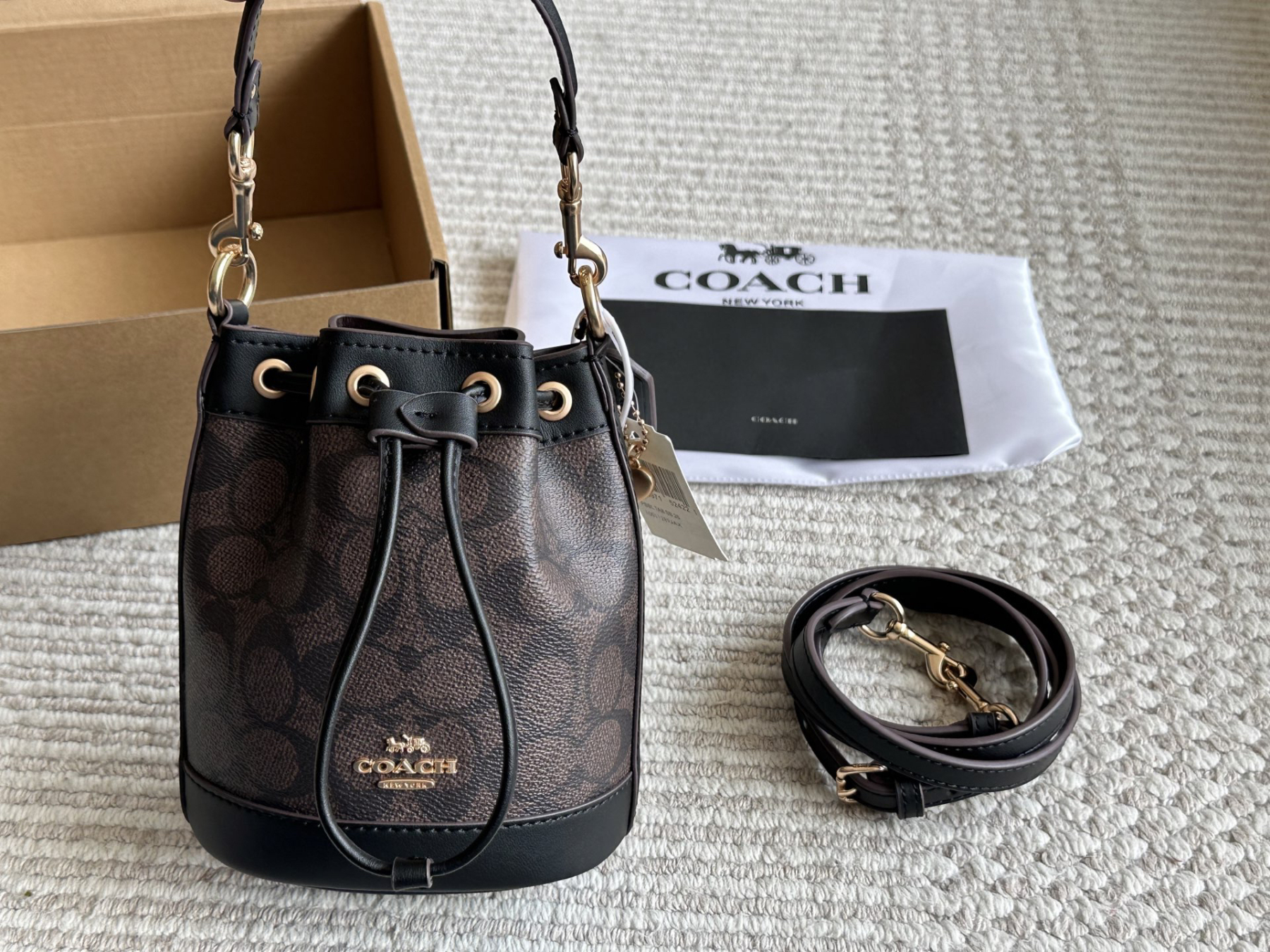 コーチ「Coach」Mini Dempsey バケットバッグ