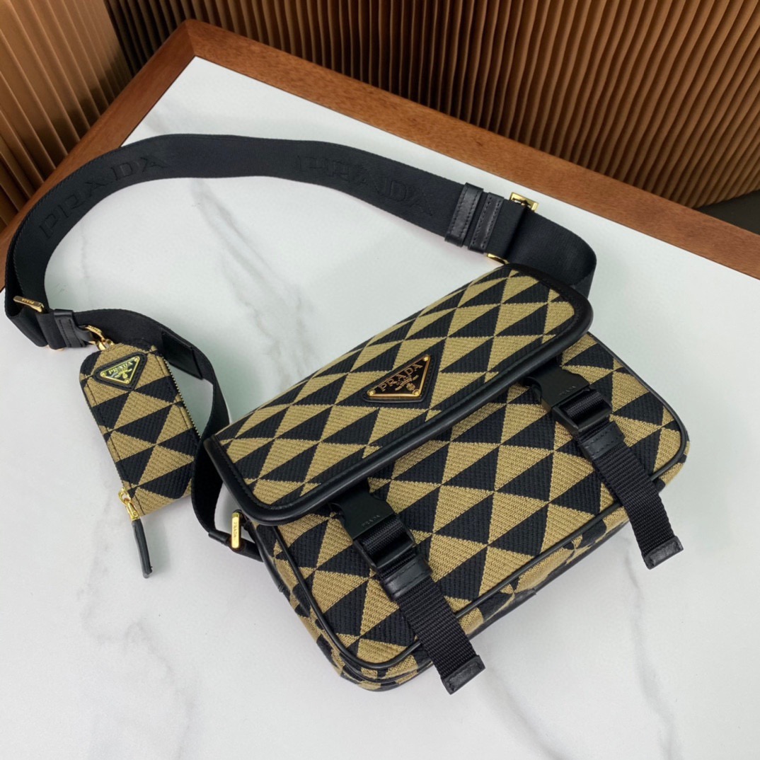 プラダ「Prada」刺繍ジャカードメッセンジャーバッグ