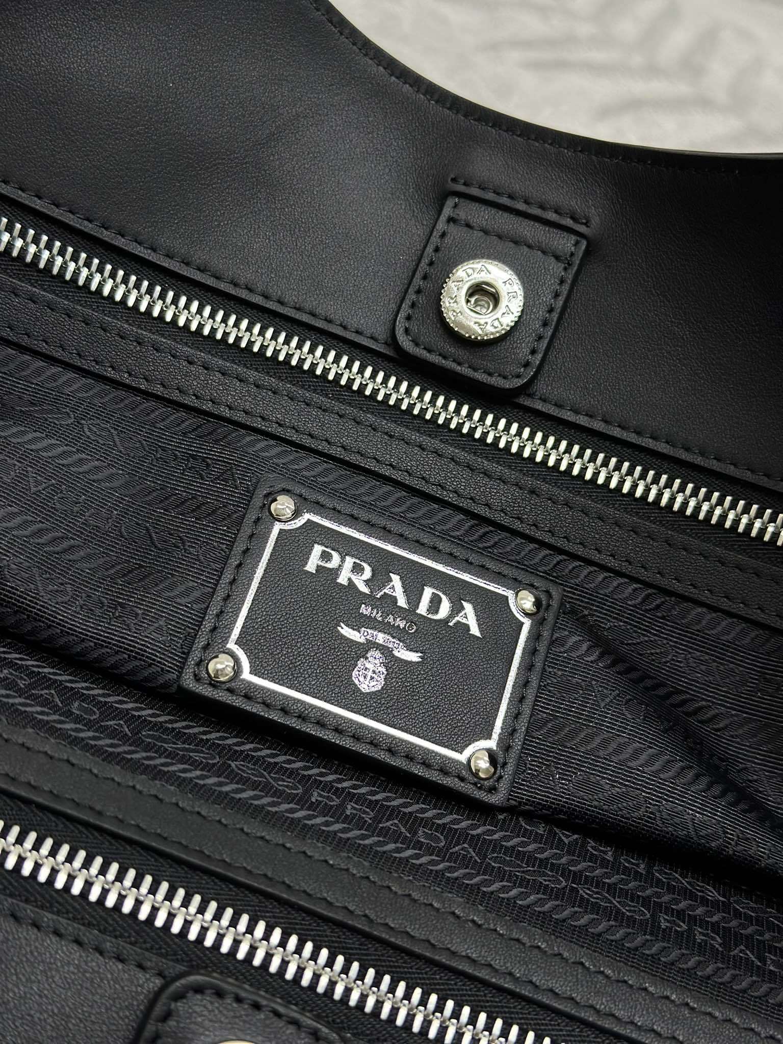 プラダ「Prada」ヴィンテージ ラージトートバッグ