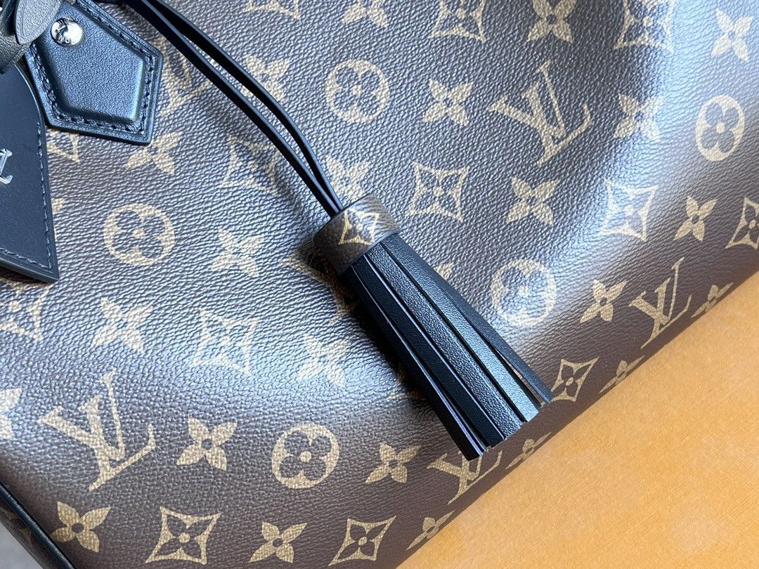 ルイ・ヴィトン「Louis Vuitton」男女ともに利用可能！Speedy Soft 30 のロゴモノグラムピローバッグ