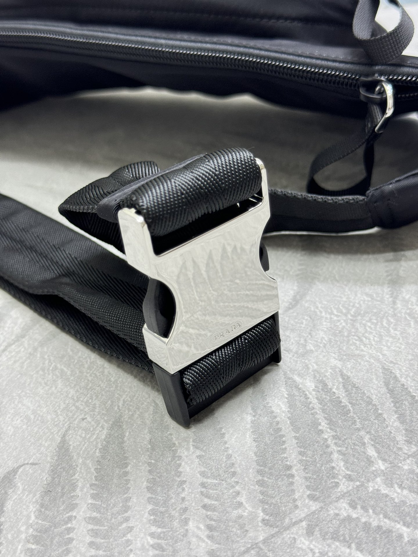 プラダ「Prada」テッスート ウェストバッグ