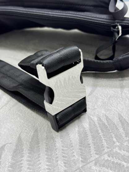 プラダ「Prada」テッスート ウェストバッグ