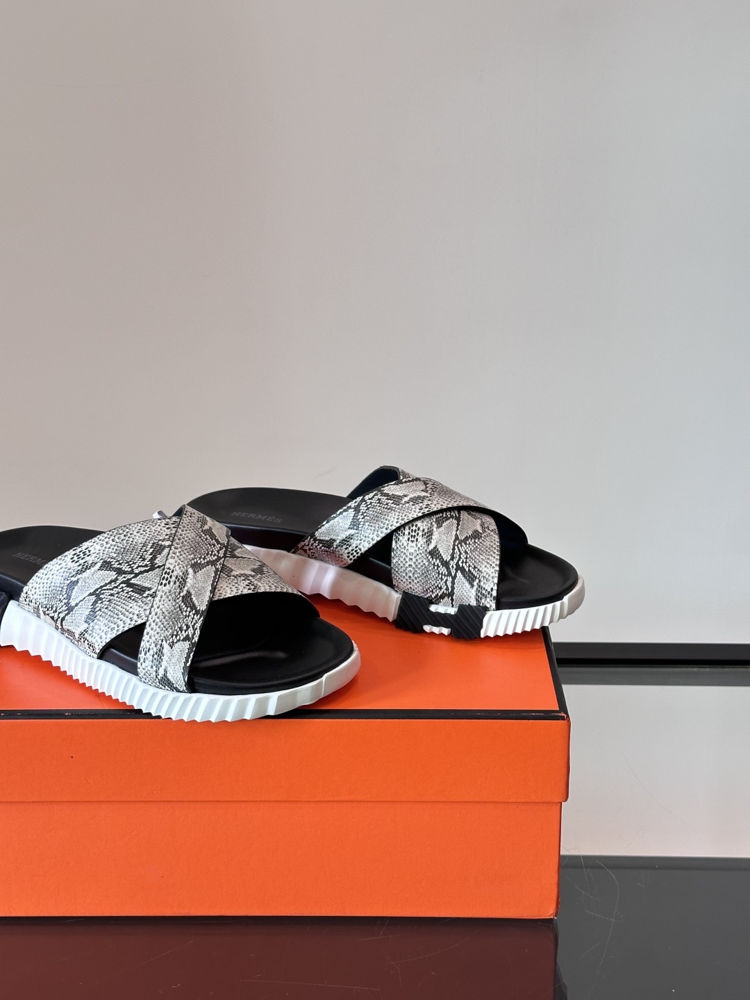 エルメス［Hermès］ モルド大底 メンズサンダル