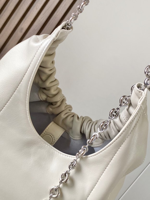 ロエベ「Loewe」小サイズ ナパレザー Squeeze ハンドバッグ