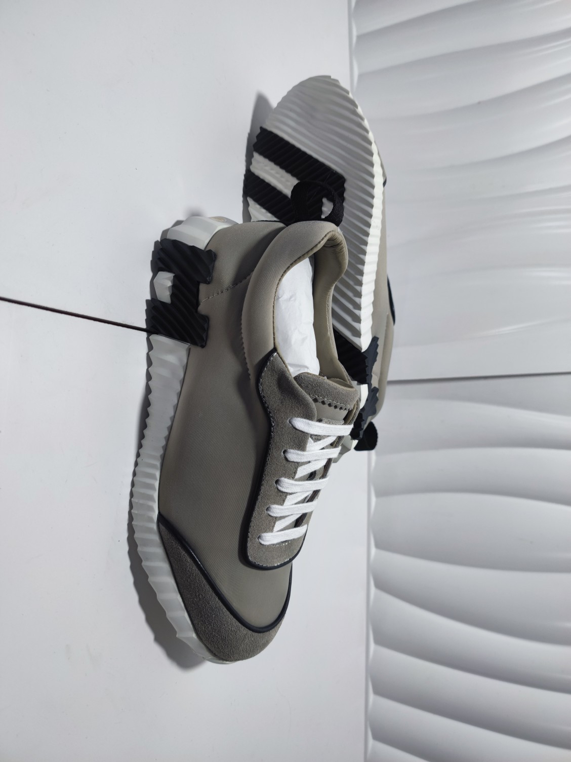 エルメス［Hermès］テックフュージョン スニーカー