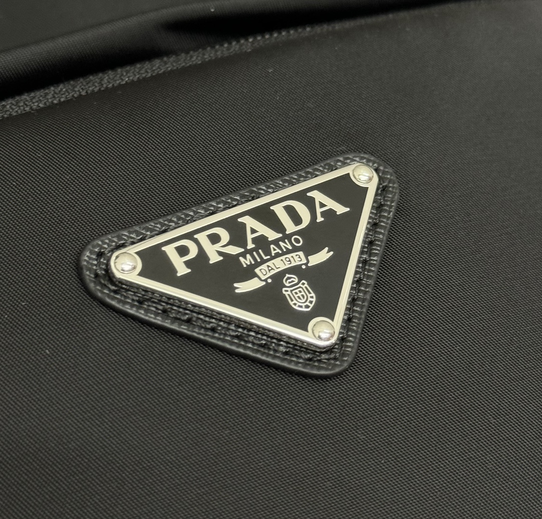 プラダ「Prada」サフィアーノ＆ナイロン バックパック