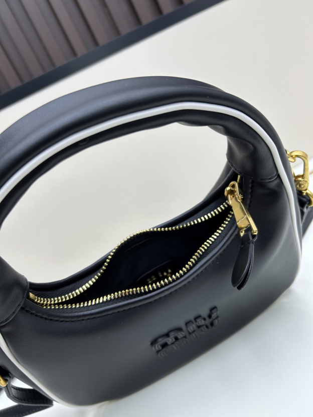 ミュウミュウ「Miu Miu」カラーブロック アンダーアームバッグ