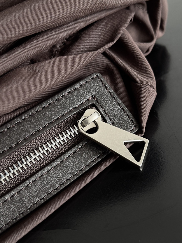 ボッテガ・ヴェネタ「Bottega Veneta」 イントレチャート メンズバックパック