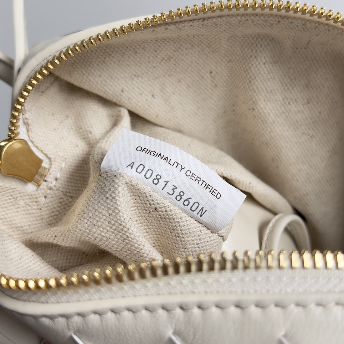 ボッテガ・ヴェネタ「Bottega Veneta」ループ マルチウェアバッグ