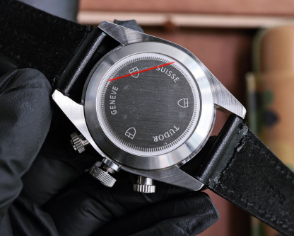 チューダー「Tudor」ブラックベイ 自動巻き腕時計42MM