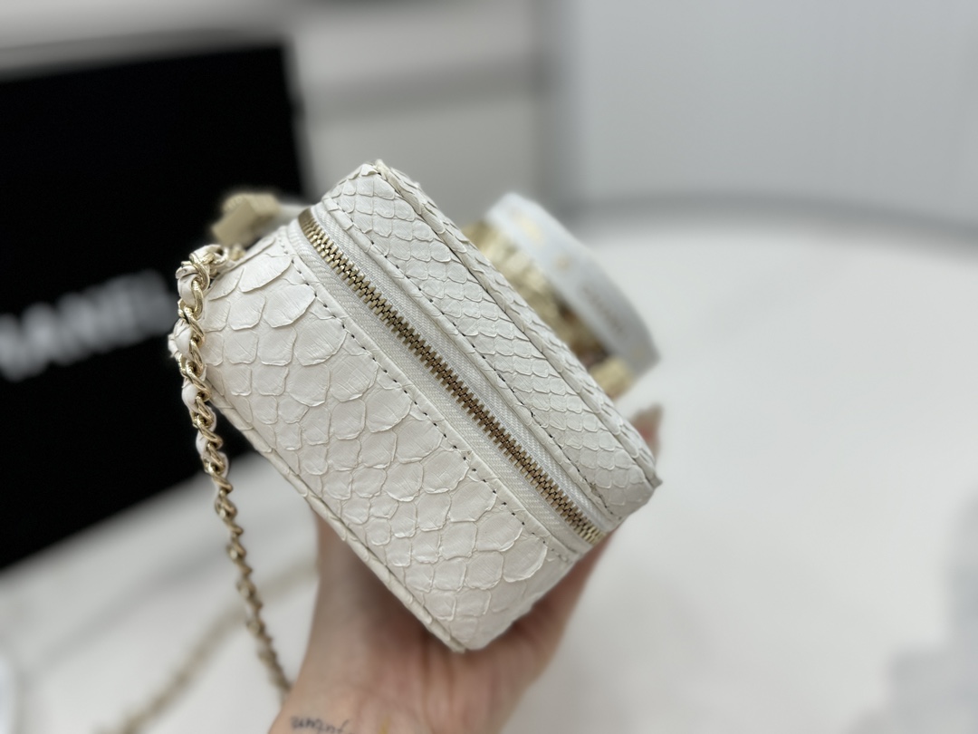 シャネル「Chanel」カメラケース ミニ ショルダーバッグ