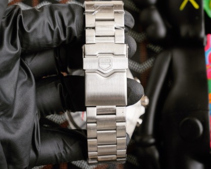 タグ・ホイヤー「TAG Heuer」クォーツクロノグラフ メンズウォッチ40MM