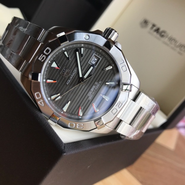 タグ・ホイヤー「TAG Heuer」アクアレーサー オートマティック メンズウォッチ40MM