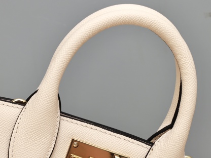 フェラガモ「Ferragamo」スタジオレザートートバッグ