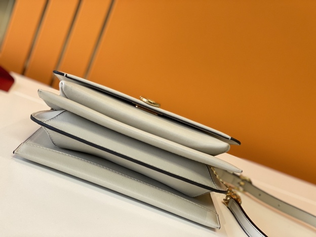 フェラガモ「Ferragamo」フラップトップハンドルバッグ