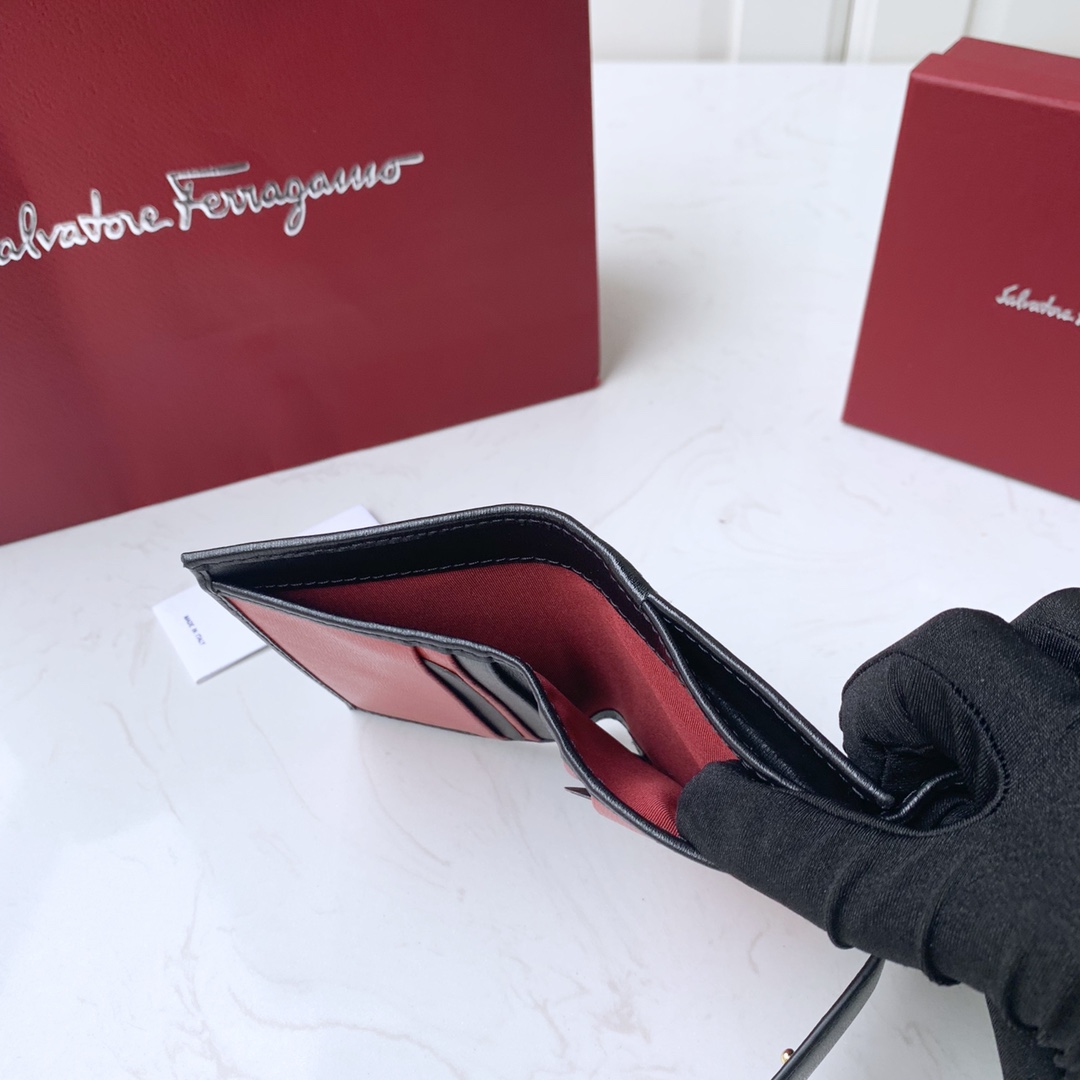 フェラガモ「Ferragamo」 トリフォールドコンパクトウォレット