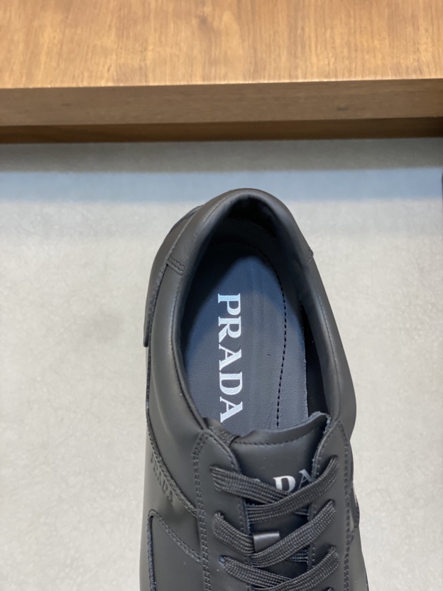 プラダ［Prada］America's Cup レザースニーカー（メンズ）