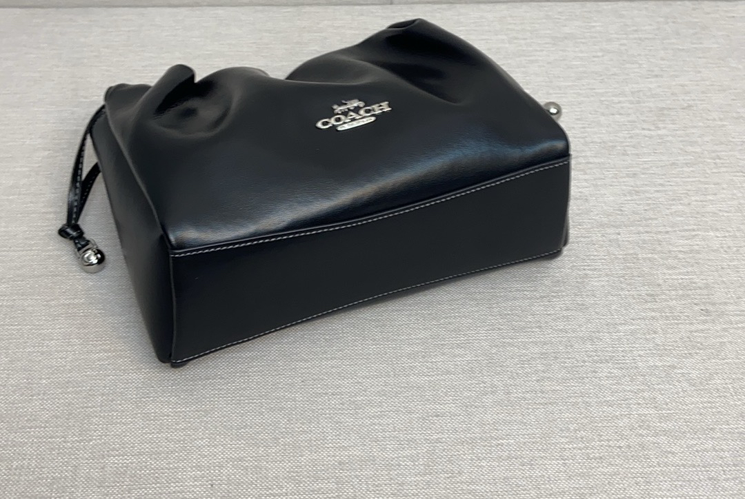 コーチ「Coach」Faye クラウド ショルダーバッグ