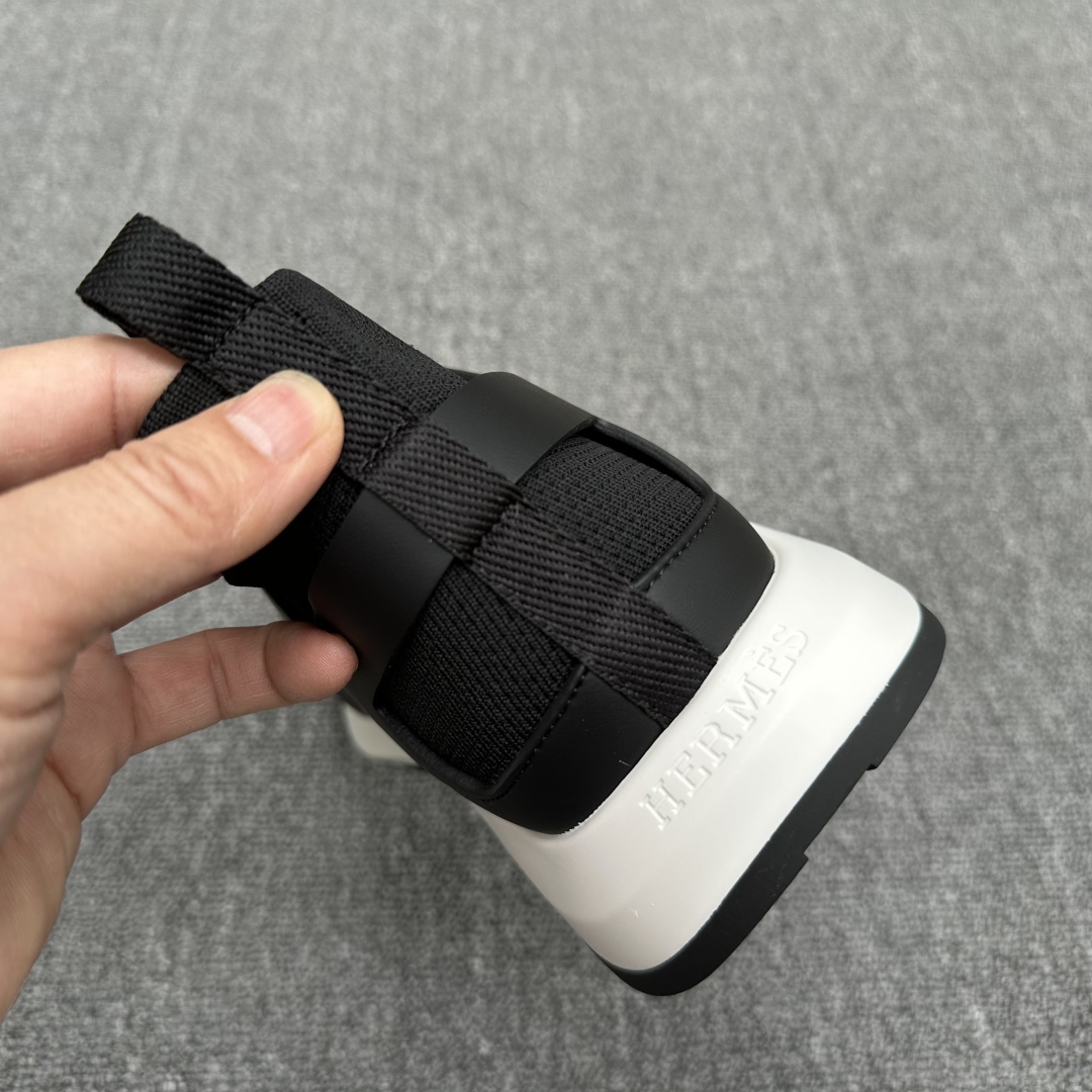 エルメス［Hermès］ メンズ テックハイブリッド スニーカー