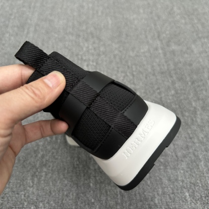 エルメス［Hermès］ メンズ テックハイブリッド スニーカー