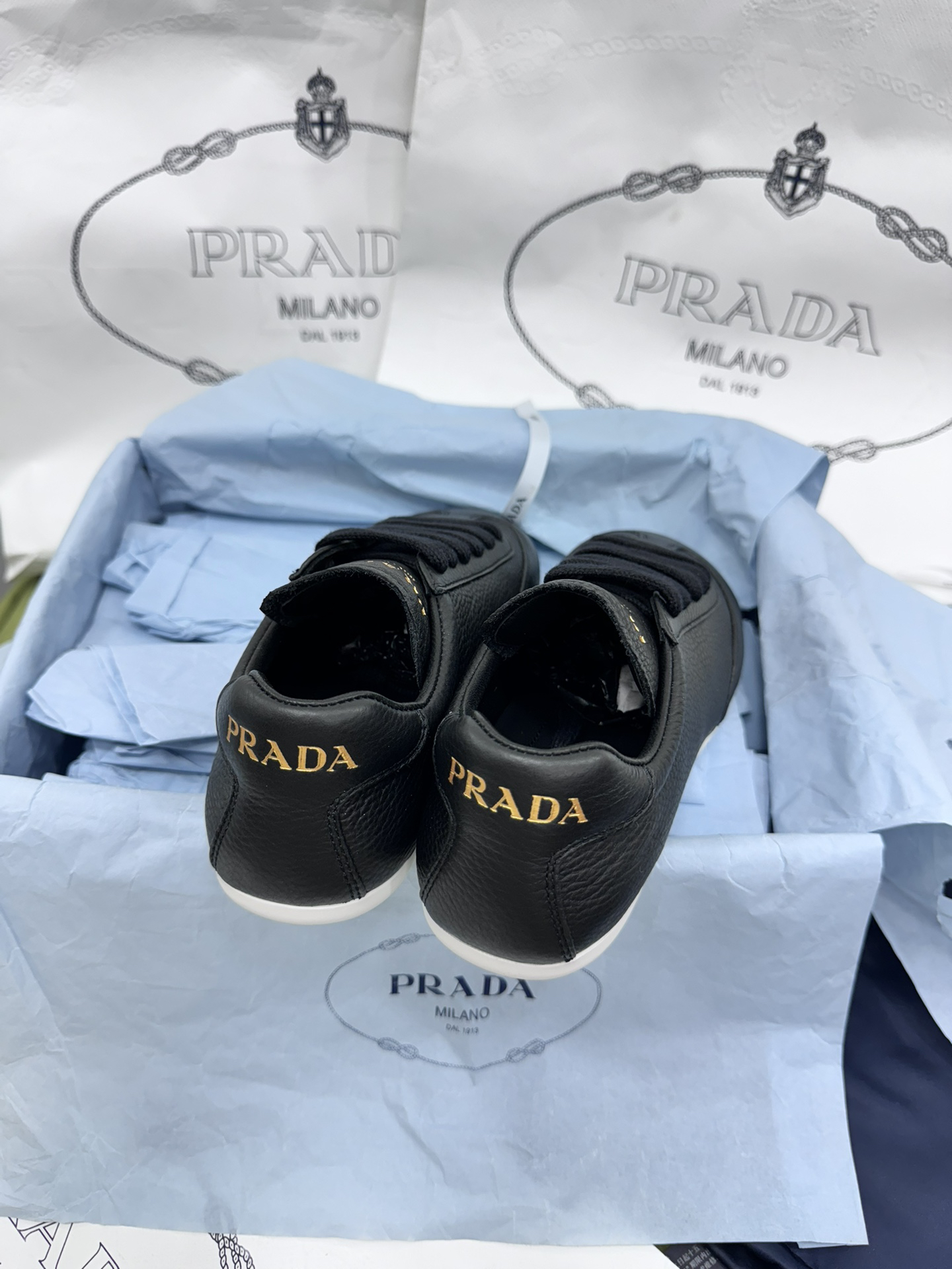 プラダ［Prada］America's Cup レザースニーカー（ユニセックス）