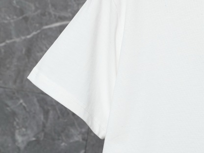 グッチ「Gucci」定番胸元刺繍半袖Tシャツ