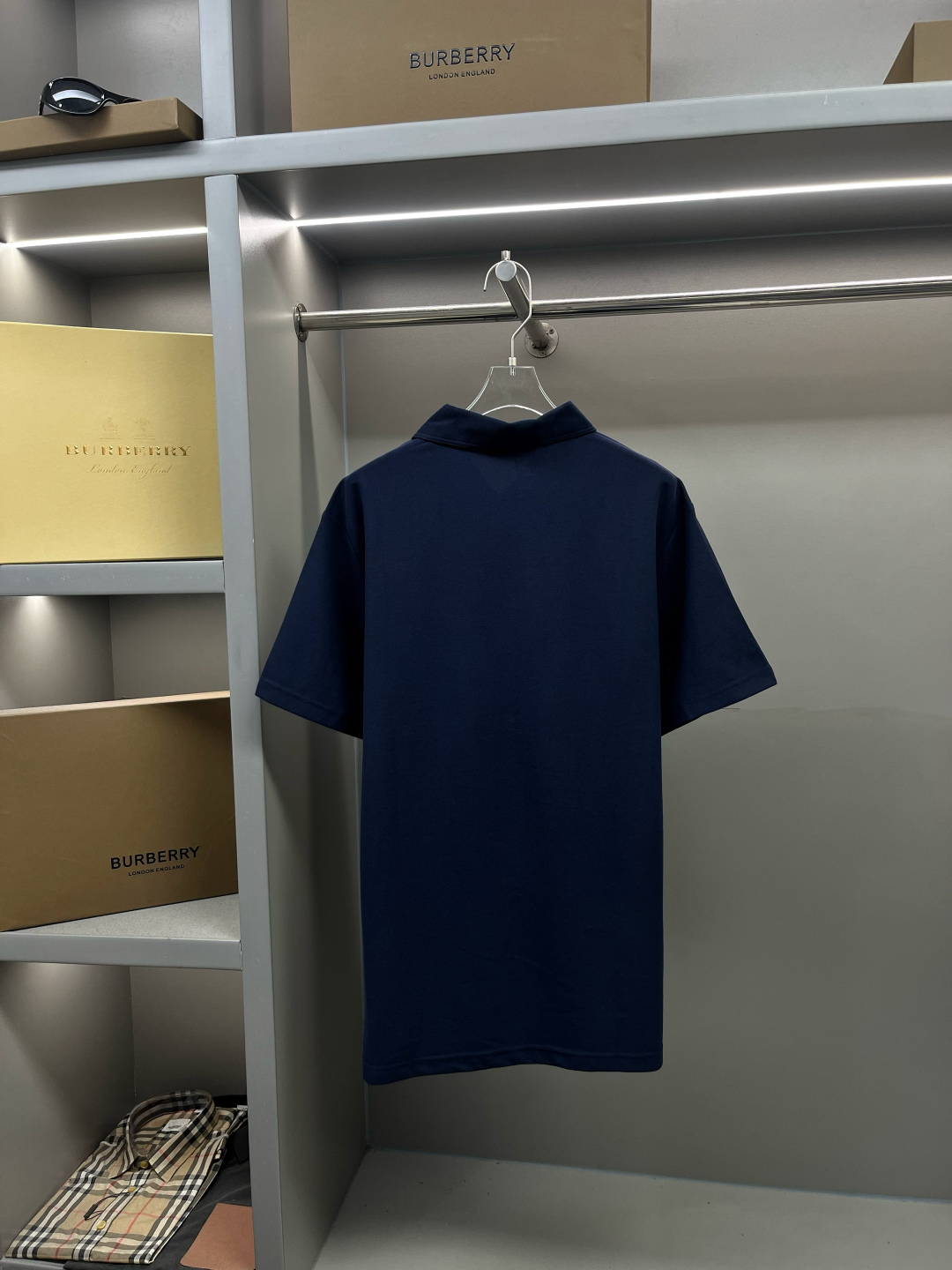 グッチ「Gucci」新しい位置合わせプリントのシャツ