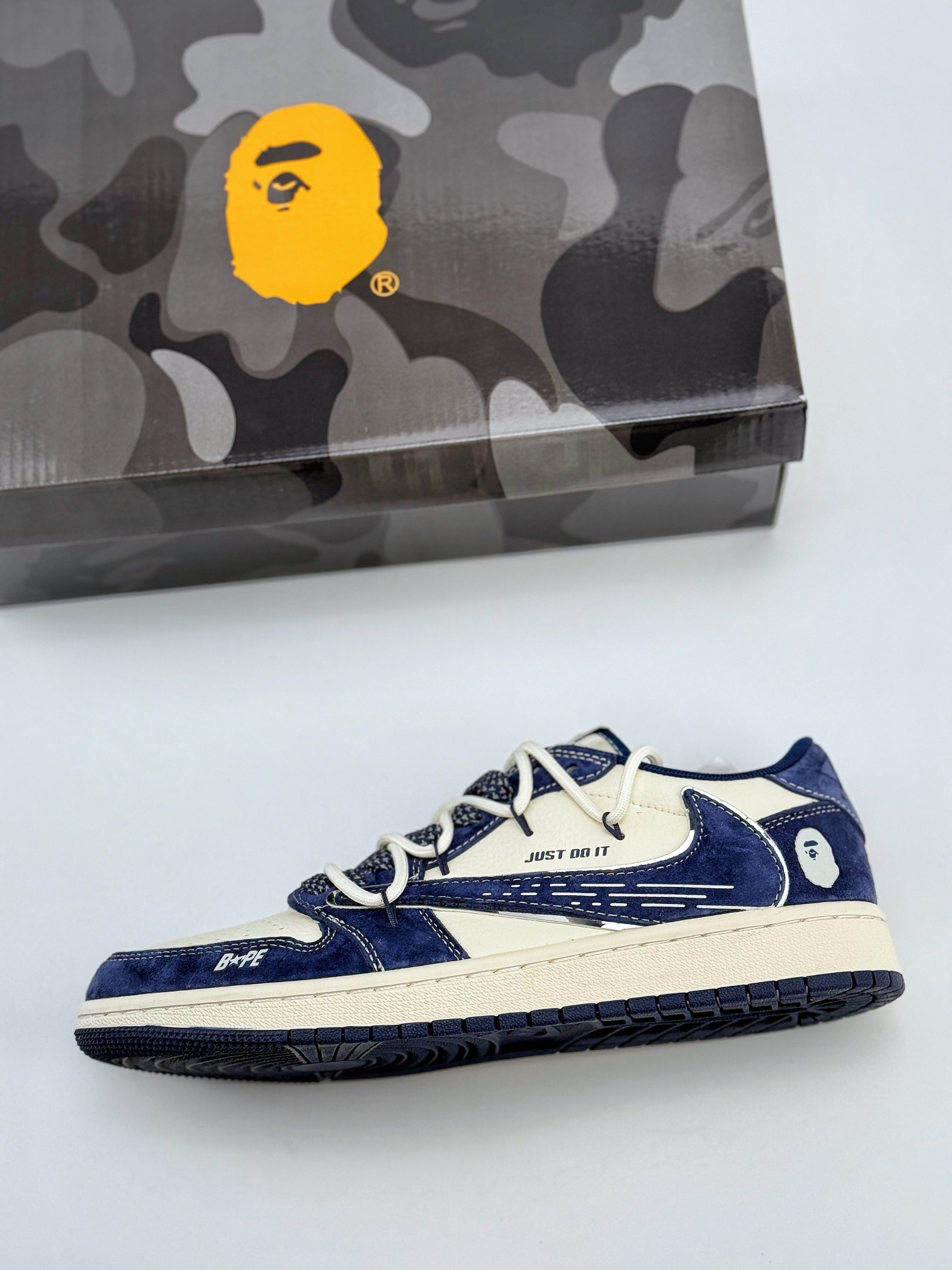 「コラボモデル」Travis Scott x Nikeエアジョーダン 1 ロー 'ミッドナイト ネイビー' - スニーカー