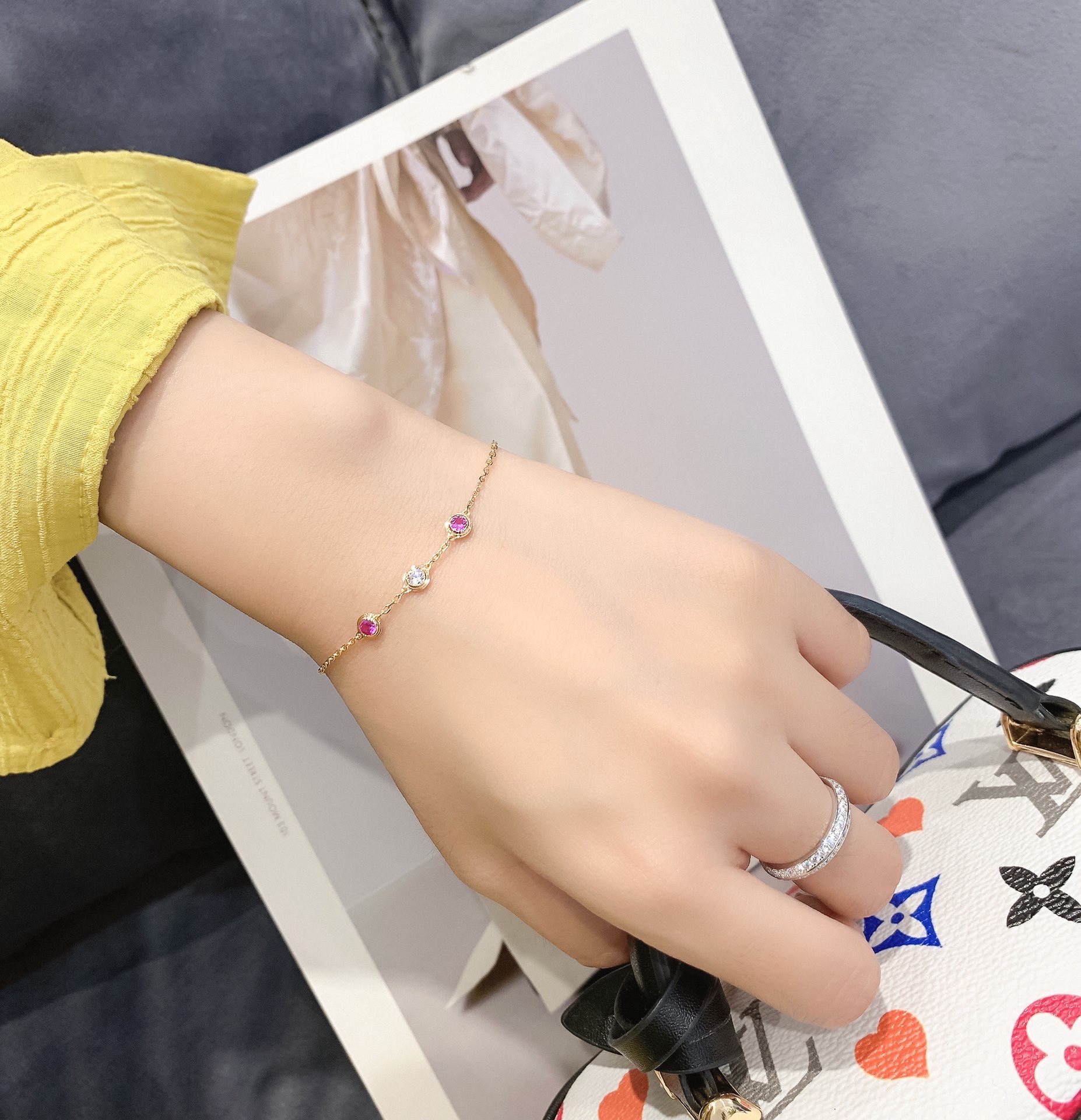 カルティエ「Cartier」トライアングル ダイヤモンド ブレスレット