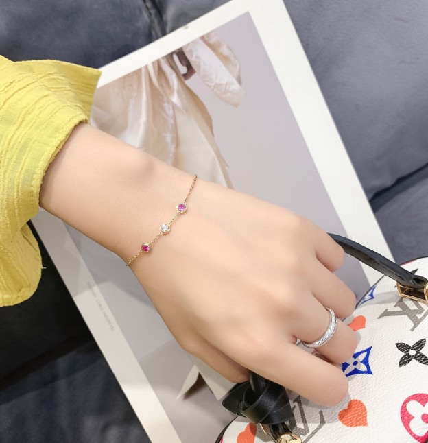 カルティエ「Cartier」トライアングル ダイヤモンド ブレスレット